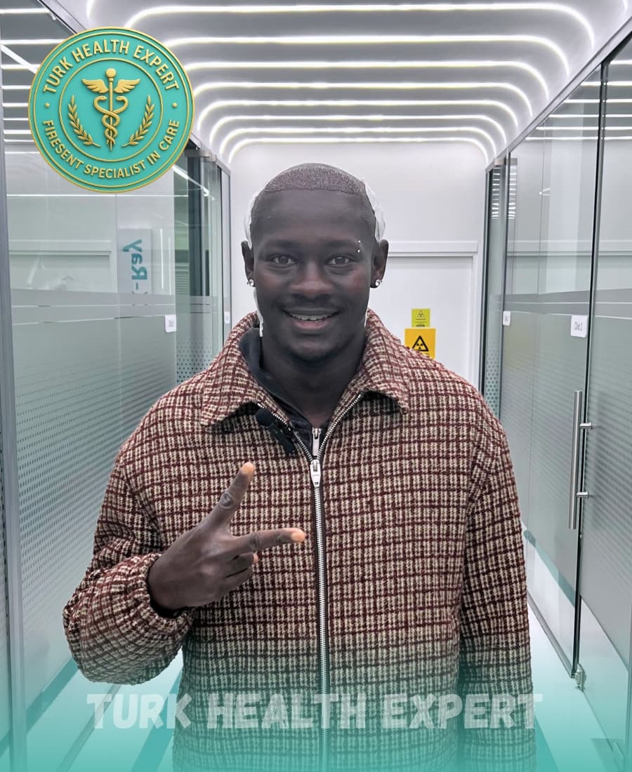 Dr Zekeriya Türk performing Afro DHI hair transplant Istanbul